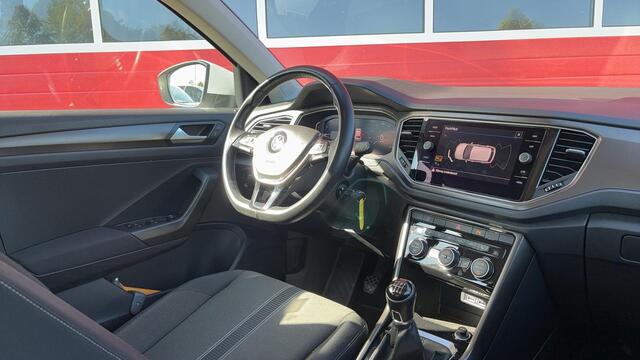 Volkswagen T-Roc 1.0 TSI Style TREKHAAK / CAMERA / VIRTUAL / STOELVERW / CARPLAY / NAVI / CLIMA / PDC / BLUETOOTH / ACC / NL-AUTO