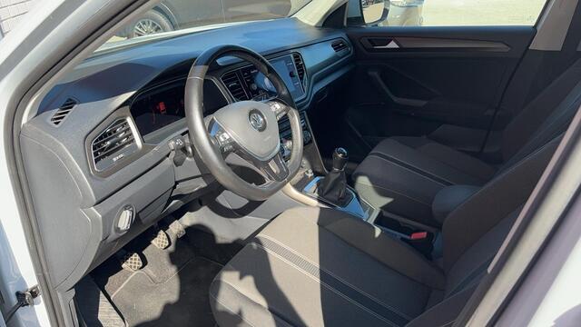 Volkswagen T-Roc 1.0 TSI Style TREKHAAK / CAMERA / VIRTUAL / STOELVERW / CARPLAY / NAVI / CLIMA / PDC / BLUETOOTH / ACC / NL-AUTO