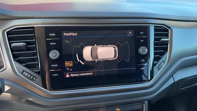 Volkswagen T-Roc 1.0 TSI Style TREKHAAK / CAMERA / VIRTUAL / STOELVERW / CARPLAY / NAVI / CLIMA / PDC / BLUETOOTH / ACC / NL-AUTO
