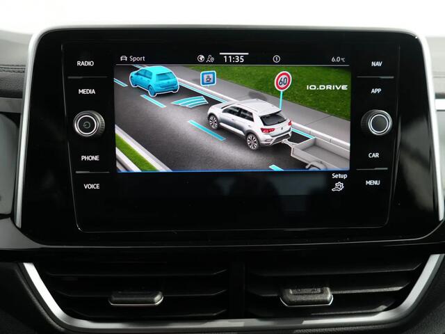 Volkswagen T-Roc 1.5 TSI R-Line Edition Edition | IQ Light | Trekhaak | Camera | ACC | Ergo-active 2025 km 29.000 Nap