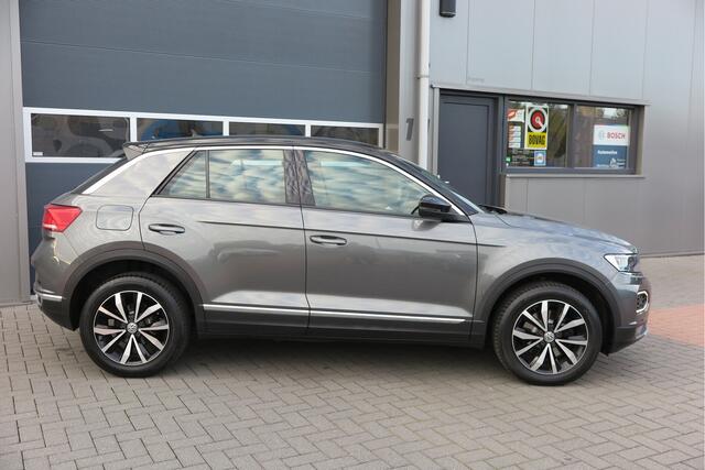 Volkswagen T-Roc 1.0 TSI 85kw 116pk Style Led, Virtual Cockpit, LMV, Camera , Trekhaak afneembaar, DAB+ ,Navigatie via Carplay, PDC etc.
