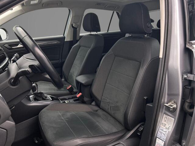 Volkswagen T-Roc 1.5 TSI Style 150pk DSG Automaat, Trekhaak, Panoramadak, Adaptive cruise control, Stoelverwarming, Elektrische achterklep, Navigatie, Achteruitrijcamera, Parkeersensoren