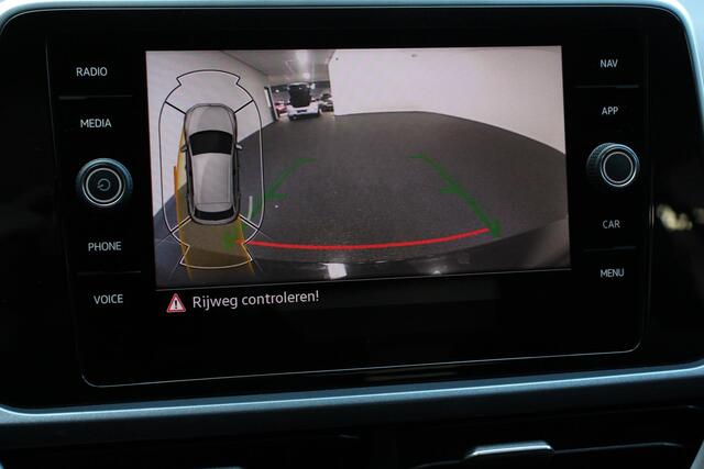 Volkswagen T-Roc 1.5 TSI DSG Style Navigatie Wireless App connect Adaptive Cruise Control Park Assist Camera Parkeersensoren IQ Drive pakket Stoel- en stuurwielverwarming Virtual cockpit Elektrische achterklep Full LED koplampen