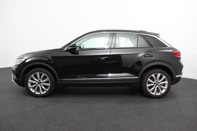 Volkswagen T-Roc 1.5 TSI DSG Style Navigatie Wireless App connect Adaptive Cruise Control Park Assist Camera Parkeersensoren IQ Drive pakket Stoel- en stuurwielverwarming Virtual cockpit Elektrische achterklep Full LED koplampen