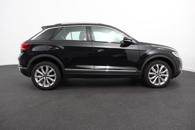 Volkswagen T-Roc 1.5 TSI DSG Style Navigatie Wireless App connect Adaptive Cruise Control Park Assist Camera Parkeersensoren IQ Drive pakket Stoel- en stuurwielverwarming Virtual cockpit Elektrische achterklep Full LED koplampen