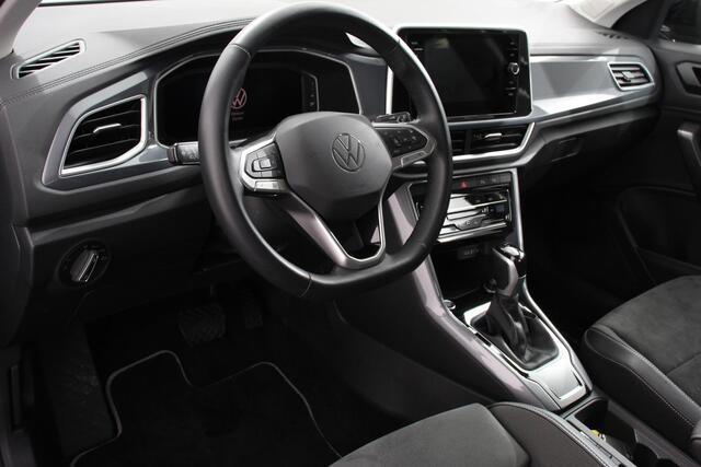 Volkswagen T-Roc 1.5 TSI DSG Style Navigatie Wireless App connect Adaptive Cruise Control Park Assist Camera Parkeersensoren IQ Drive pakket Stoel- en stuurwielverwarming Virtual cockpit Elektrische achterklep Full LED koplampen