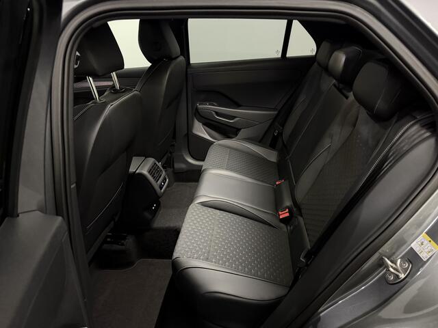 Volkswagen T-Roc 1.5 eTsi R-Line First Edition Nieuwe model!, Panoramadak, Camera, Iq lights, Navi, Half leder, Stoel/Stuurverwarming, Cruise control adaptief, Sfeerverlichting, Elektrische achterklep, Keyless start, 2 jaar garantie .