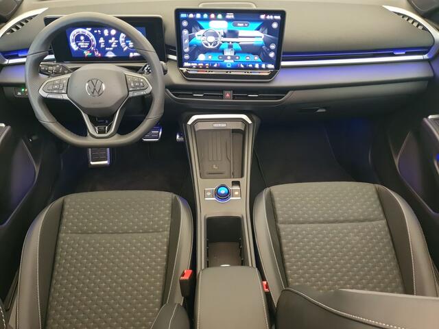 Volkswagen T-Roc 1.5 eTSI 150pk DSG/AUT R-Line Wegklapbare trekhaak, Panoramadak, IQ.Light
