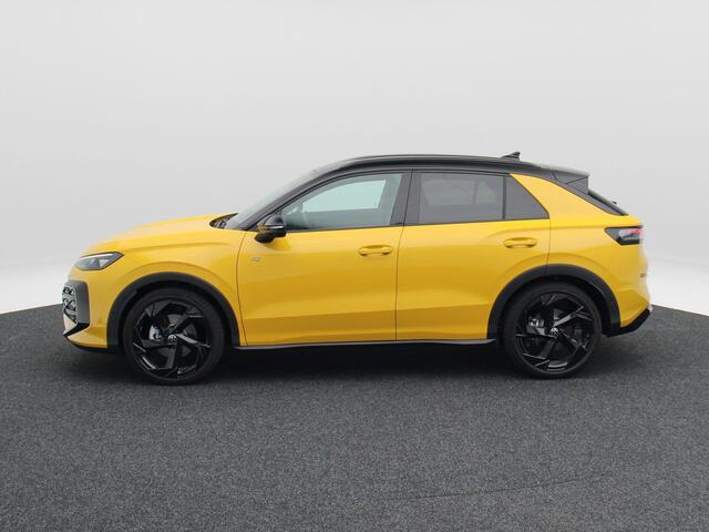 Volkswagen T-Roc R-Line First Edition 1.5 eTSI 150 PK | Trekhaak | Elektrische Achterklep | 360 Camera | Head-Up Display | Stoel- & Stuurverwarming |