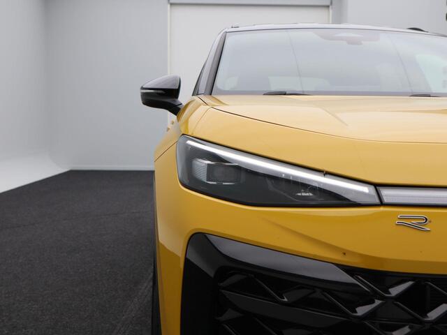 Volkswagen T-Roc R-Line First Edition 1.5 eTSI 150 PK | Trekhaak | Elektrische Achterklep | 360 Camera | Head-Up Display | Stoel- & Stuurverwarming |