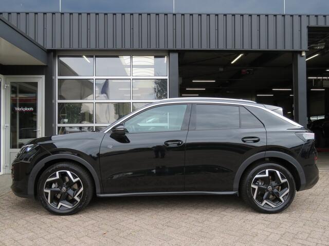 Volkswagen T-Roc 1.5 eTSI 150pk R-LINE DSG Nieuw model / Trekhaak / Camera / IQ Light / FABRIEKS garantie