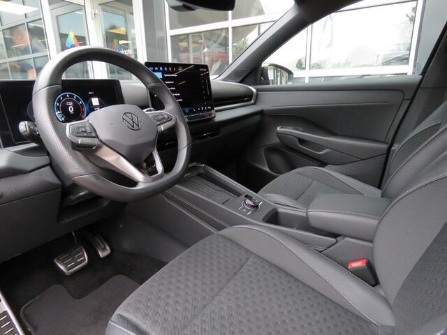 Volkswagen T-Roc 1.5 eTSI 150pk R-LINE DSG Nieuw model / Trekhaak / Camera / IQ Light / FABRIEKS garantie