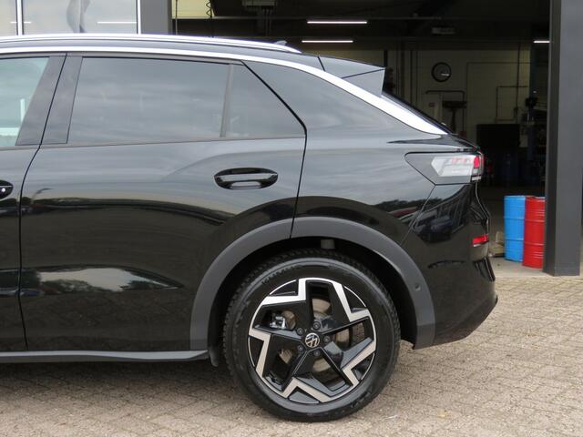 Volkswagen T-Roc 1.5 eTSI 150pk R-LINE DSG Nieuw model / Trekhaak / Camera / IQ Light / FABRIEKS garantie