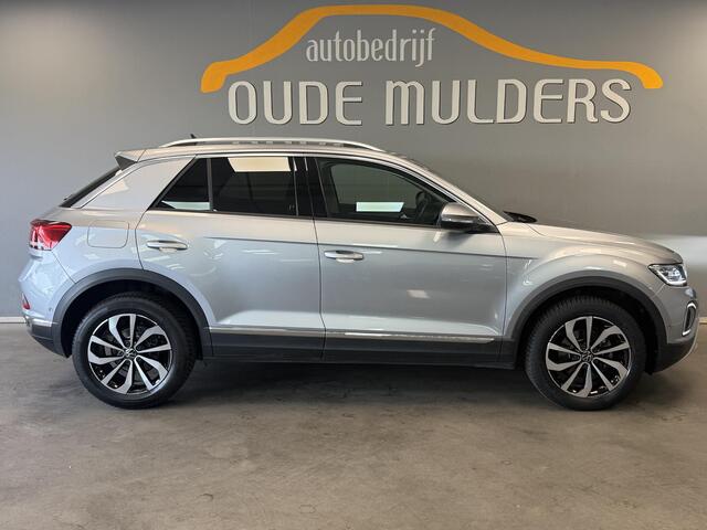 Volkswagen T-Roc 1.5 TSI Style | Adaptive cruise | IQ light | Massage | Digidash | Achteruitrijcamera | Clima | Stoelverwarming |