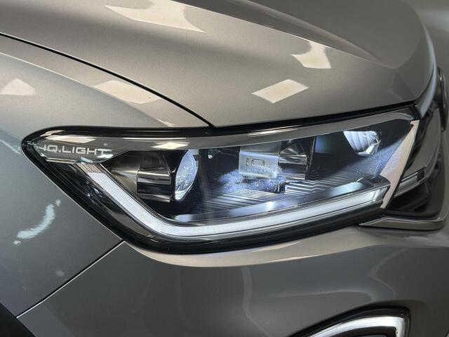Volkswagen T-Roc 1.5 TSI Style | Adaptive cruise | IQ light | Massage | Digidash | Achteruitrijcamera | Clima | Stoelverwarming |