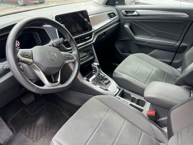 Volkswagen T-Roc 1.5 TSI 150PK Style / Afneembare Trekhaak / Achteruitrijcamera / Elektrische Achterklep / Dodehoek Sensor / Stoelverwarming / Keyless Entry