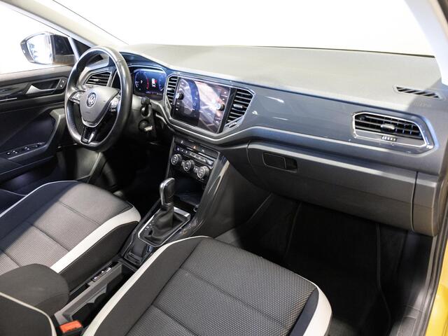 Volkswagen T-Roc 1.5 TSI Sport / 150pk / Panorama dak / Trekhaak / Achteruitrij camera /