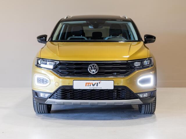 Volkswagen T-Roc 1.5 TSI Sport / 150pk / Panorama dak / Trekhaak / Achteruitrij camera /