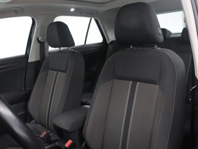 Volkswagen T-Roc 1.5 TSI Style | Panoramadak | Adaptive cruise | Carplay | Navigatie | Carplay | Park assist | Airco | Trekhaak | 16" velgen