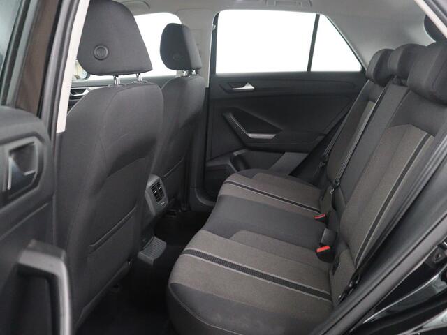 Volkswagen T-Roc 1.5 TSI Style | Panoramadak | Adaptive cruise | Carplay | Navigatie | Carplay | Park assist | Airco | Trekhaak | 16" velgen