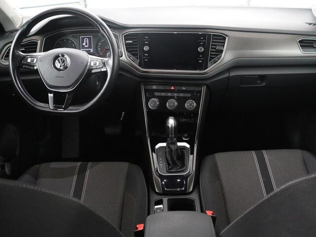 Volkswagen T-Roc 1.5 TSI Style | Panoramadak | Adaptive cruise | Carplay | Navigatie | Carplay | Park assist | Airco | Trekhaak | 16" velgen