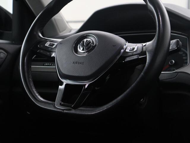 Volkswagen T-Roc 1.5 TSI Style | Panoramadak | Adaptive cruise | Carplay | Navigatie | Carplay | Park assist | Airco | Trekhaak | 16" velgen