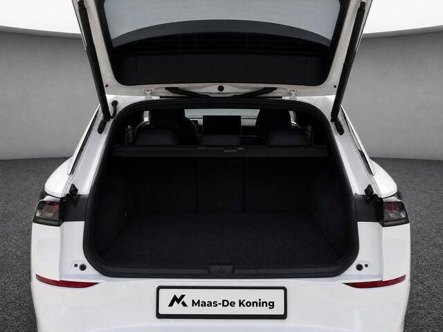 Volkswagen T-Roc 1.5 eTsi 150pk DSG R-Line First Edition · Camera · Apple/Android Car Play · Navigatie · Wegklapbare Trekhaak · Elek. Achterklep · 18'' Inch ·
