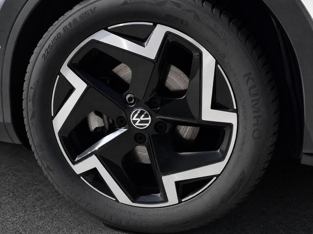 Volkswagen T-Roc 1.5 eTsi 150pk DSG R-Line First Edition · Camera · Apple/Android Car Play · Navigatie · Wegklapbare Trekhaak · Elek. Achterklep · 18'' Inch ·