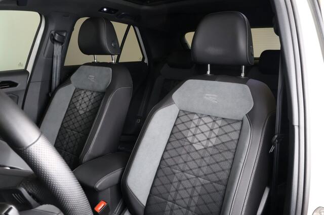 Volkswagen T-Roc 1.5 TSI R-Line Black Edition - Schuif/kanteldak - Trekhaak - 19 Inch