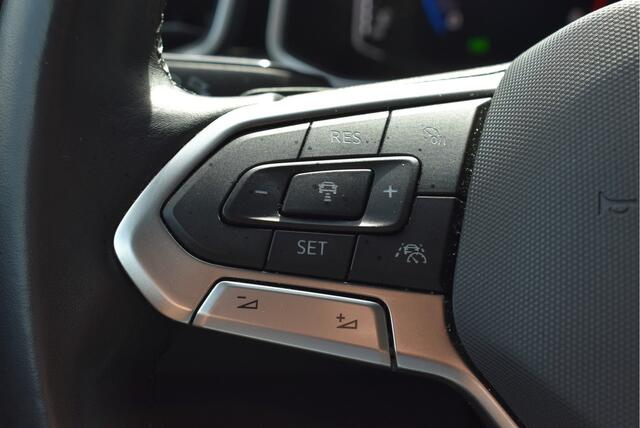 Volkswagen T-Roc 1.5 TSI R-Line Edition Camera, Stoel/stuurverwarming, Adaptive cruise, IQ-light