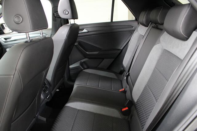 Volkswagen T-Roc 1.5 TSI Sport R-Line DSG Panoramadak | El. Achterklep | Beats Audio | Suzuka 19" Zwart
