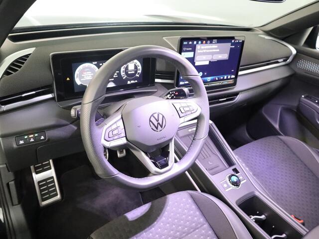 Volkswagen T-Roc 1.5 eTsi R-Line 150 pk Automaat (DSG) | Navigatie | Parkeersensoren (Park assist) | Achteruitrijcamera | Matrix LED koplampen | Keyless | R-Line |