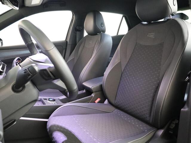 Volkswagen T-Roc 1.5 eTsi R-Line 150 pk Automaat (DSG) | Navigatie | Parkeersensoren (Park assist) | Achteruitrijcamera | Matrix LED koplampen | Keyless | R-Line |