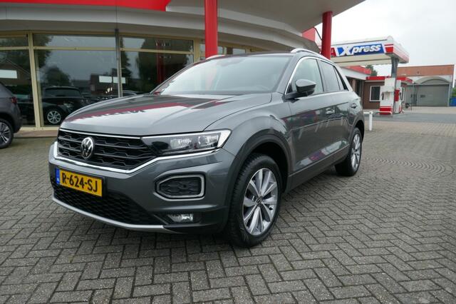 Volkswagen T-Roc 1.5 TSI SPORT BUSINESS AUTOMAAT 150 PK NAVI/TREKHAAK/CAMERA