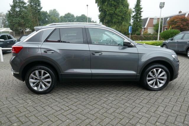 Volkswagen T-Roc 1.5 TSI SPORT BUSINESS AUTOMAAT 150 PK NAVI/TREKHAAK/CAMERA