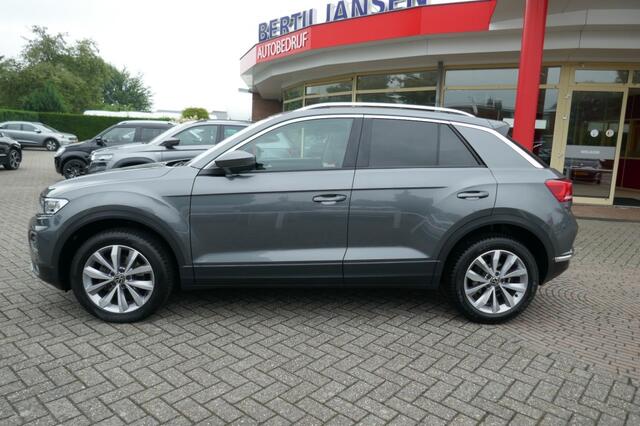 Volkswagen T-Roc 1.5 TSI SPORT BUSINESS AUTOMAAT 150 PK NAVI/TREKHAAK/CAMERA