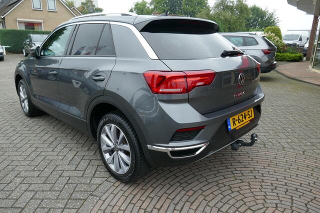 Volkswagen T-Roc 1.5 TSI SPORT BUSINESS AUTOMAAT 150 PK NAVI/TREKHAAK/CAMERA