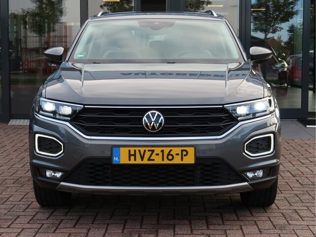 Volkswagen T-Roc 1.5 TSI Sport | Camera | Trekhaak | Stoel-Stuur verwarming |