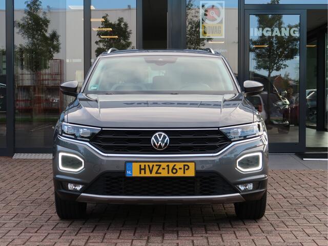 Volkswagen T-Roc 1.5 TSI Sport | Camera | Trekhaak | Stoel-Stuur verwarming |