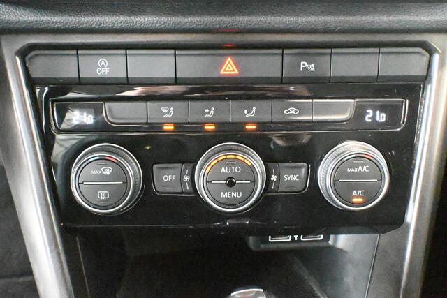 Volkswagen T-Roc 1.5 TSI Style Automaat Clima Carplay Cruise Control Trekhaak Rijklaarprijs! Inruil Mogelijk!