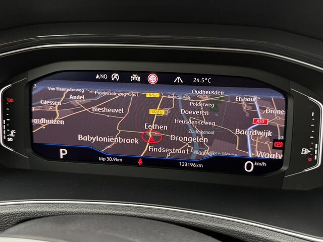 Volkswagen T-Roc 1.5 TSI Sport | Pano | Trekhaak | LED | Carplay | Camera | Virtual Cockpit | Blind-Spot | PDC