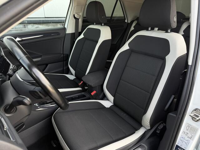 Volkswagen T-Roc 1.5 TSI Sport | LED | Trekhaak | Carplay | Camera | Virtual Cockpit | Blind-Spot | PDC