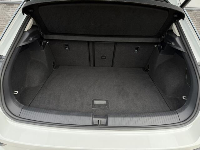 Volkswagen T-Roc 1.5 TSI Sport | LED | Trekhaak | Carplay | Camera | Virtual Cockpit | Blind-Spot | PDC