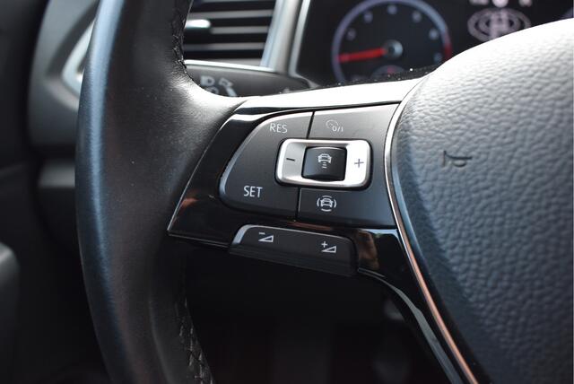 Volkswagen T-Roc 1.0 TSI Style Camera, Stoelverwarming, Adaptive cruise, Carplay