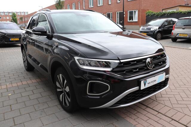 Volkswagen T-Roc 1.5 TSI Move Automaat. All-season banden, Full-led.