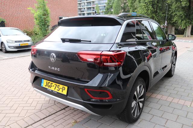 Volkswagen T-Roc 1.5 TSI Move Automaat. All-season banden, Full-led.