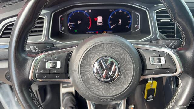 Volkswagen T-Roc 1.5 TSI Sport R-LINE / AUTOMAAT / NWE D-RIEM / PANORAMADAK / TREKHAAK / FULL LED / CAMERA / CARPLAY / ACC / NL-AUTO