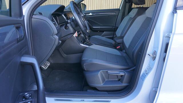 Volkswagen T-Roc 1.5 TSI 150PK DSG 2x R-Line Virtual Cockpit LED 19inch *Black Pack* ACC 79723km *Zeer Nette T-Roc*