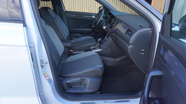 Volkswagen T-Roc 1.5 TSI 150PK DSG 2x R-Line Virtual Cockpit LED 19inch *Black Pack* ACC 79723km *Zeer Nette T-Roc*