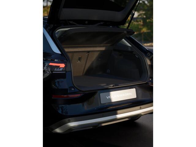 Volkswagen T-Roc 1.5 eTSI 116 7DSG Limited Edition | 'App-Connect' draadloze smartphone integratie | Automatische afstandsregeling (Adaptive Cruise Control) | Buitenspiegels elektrisch instel-, verwarm- en inklapbaar